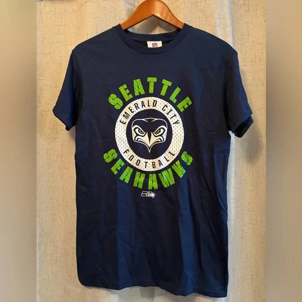 NFL Team Apparel, Seattle Seahawks Adult Small T-Shirt. Size S Short‎ Sleeve